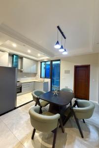 3BR Condo at Treasure Victoria Apt, New Hub St, Mikocheni with gym and pool