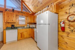 Dog Friendly Cabin Sleeps 2 Hot Tub Near Park