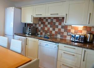 Scandi Style Bracken Lodge with Private Decking Sleeps 6