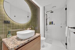 Stylish 2BDR Penthouse with City Views
