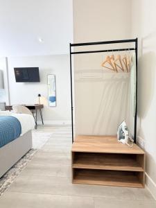 Executive Studio by the beach with parking, Work, Stay, Adventure