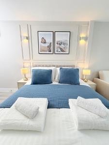 Executive Studio by the beach with parking, Work, Stay, Adventure