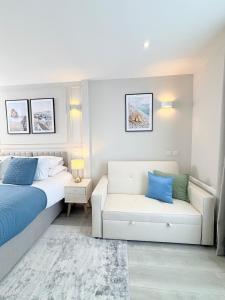 Executive Studio by the beach with parking, Work, Stay, Adventure