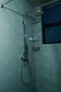 3BR Condo at Treasure Victoria Apt, New Hub St, Mikocheni with gym and pool