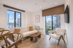 Alabaster Suite by CasaCity