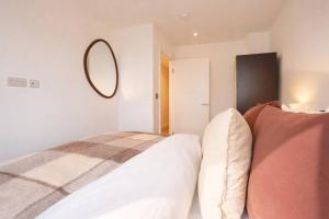 Alabaster Suite by CasaCity