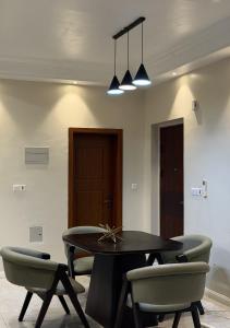 3BR Condo at Treasure Victoria Apt, New Hub St, Mikocheni with gym and pool