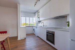 Carcavelos Sun Apartment By Staycalm