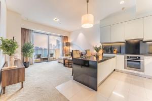 Sky-High 1BR with Stunning Direct Marina Views, Steps from the Metro and Offering Seamless Access to Marina Mall, The Address Residences, Dubai Marina by Deluxe Holiday Homes