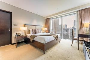 Sky-High 1BR with Stunning Direct Marina Views, Steps from the Metro and Offering Seamless Access to Marina Mall, The Address Residences, Dubai Marina by Deluxe Holiday Homes