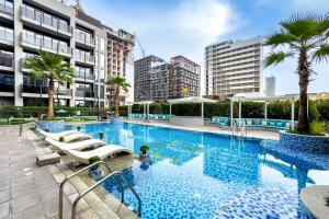 Free housekeeping visits during your stay - StayShort - Sophisticated 1 Bedroom Apartment in JVC that Sleeps 4