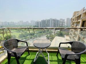 Couples Friendly Flat in Noida