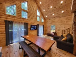 Log Cabin Game Room Hot Tub Close to Lake