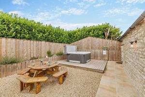 3 Bed in Hartington oc-h30059