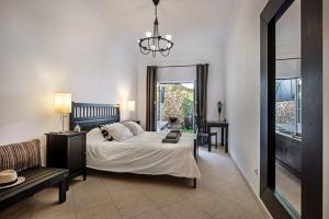 Stylish Tavira Apartment with Large Patio & Pool