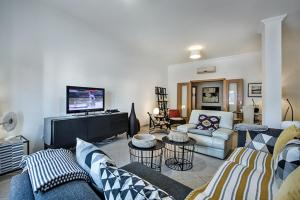 Stylish Tavira Apartment with Large Patio & Pool