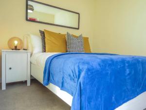 Tudors eSuites 4 Bedroom House Driveway & Garden - #6G