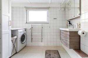 Kattarp Home Cellar - Free Parking & Private Entrance