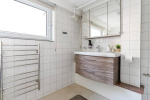 Kattarp Home Cellar - Free Parking & Private Entrance