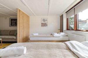 Kattarp Home Cellar - Free Parking & Private Entrance