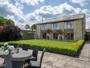 5 Bed in Richmond oc-g0159