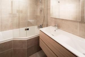 La vue du Roi - Detached chalet (6p). 3 bedrooms and 2 bathrooms. In the centre of Vallandry, with a beautiful view