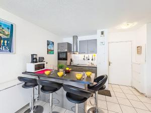 Apartment Les Calanques du Parc-2 by Interhome