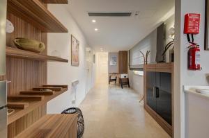 Vista Laguna, Harbour View with a Terrace