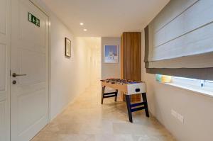 Vista Laguna, Harbour View with a Terrace