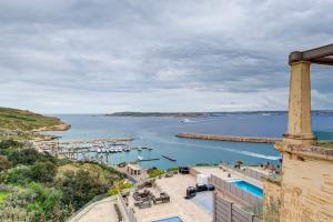 Vista Laguna, Harbour View with a Terrace