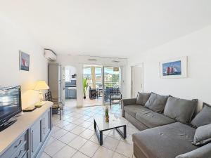 Apartment Les Calanques dAzur by Interhome