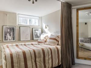 Apartment Vårhemsplatsen by Interhome