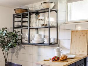 Apartment Vårhemsplatsen by Interhome