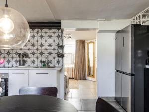 Apartment Vårhemsplatsen by Interhome