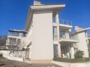 Sun Village House 14