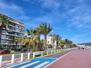 Valery Close to beach Prom des Anglais Ideal for 2 AC