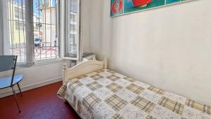 Family 3-Bedroom Apartment Near Downtown Cannes