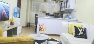 Jolly 1br with AC, backup gen, Netflix, Balcony