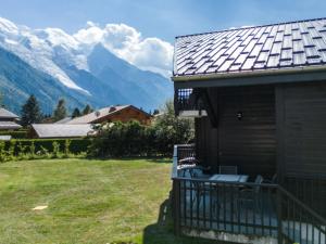 Demi-chalet familial à Chamonix - 8 pers, parking, WiFi - FR-1-343-227
