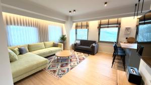 Kyveli Lake Suite