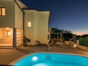 Holiday Home Villa Cera für 8 Personen in Pula by Interhome