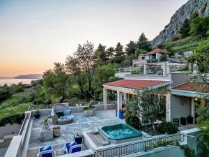 Holiday Home Villa Rita mit Blick auf das Wasser by Interhome