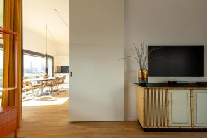 Basel City View Penthouse - Parking AC & Fast WiFi