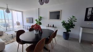 797 Holiday Rentals- Moderno piso con vistas al golf y mar