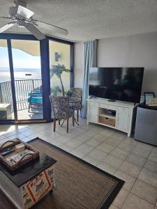 Beachfront Condo Panama City Beach Gulf Front Views walk to Pineapple Willys