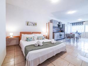 Holiday Home Paolos Trullo im Herzen der Landschaft by Interhome