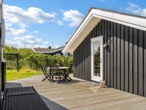 Holiday Home Tale - 750m from the sea by Interhome