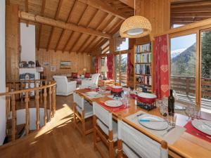 Chalet Veni- Vidi- Mansi by Interhome
