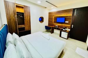 Palette Convention Hotel by CheckIn, Millennium City Gurugram