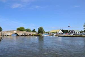 2-bed caravan sleeping up to 5 on the popular California Cliffs Holiday Park CHPC1